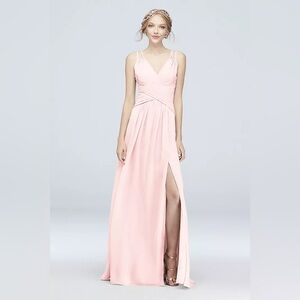 DAVID'S BRIDAL petal
Plunge V-Neck Crinkle Chiffon Bridesmaid Dress
STYLE F19837